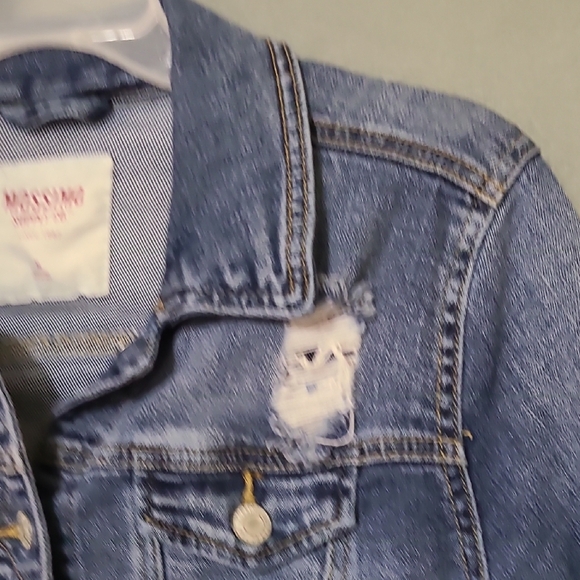 MOSSIMO Women's Blue Distressed Denim Trucker Jacket - Size Medium - Picture 4 of 13